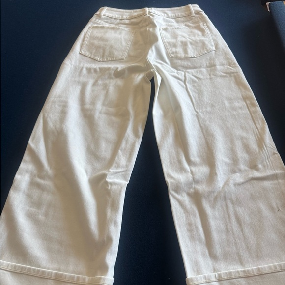 HALARA Flex Denim in winter white! FLEX DENIM is so comfy cute and FLATTERING 🔥 - Picture 2 of 15